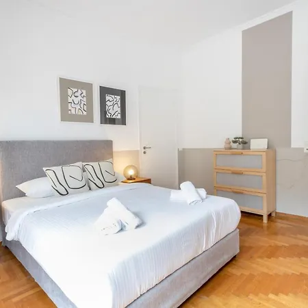 Spacious High-ceiling 2-bedroom By Acropolis Museum